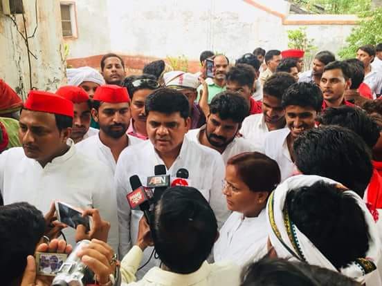 सपा नेताओं ने जेल में बंद छात्र नेताओं से मुलाकात की, युवाशक्ति का उत्साह चरम पर था