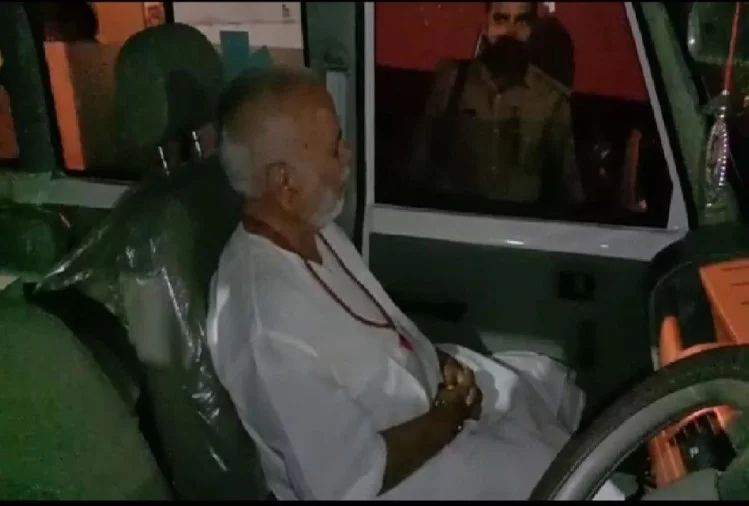 शाहजहांपुर- ढाई बजे चिन्मयानंद को जेल में दाख़िल किया गया, , 23 सितंबर से पीजीआई में थे भर्ती शाहजहांपुर- ढाई बजे चिन्मयानंद को जेल में दाख़िल किया गया, , 23 सितंबर से पीजीआई में थे भर्ती