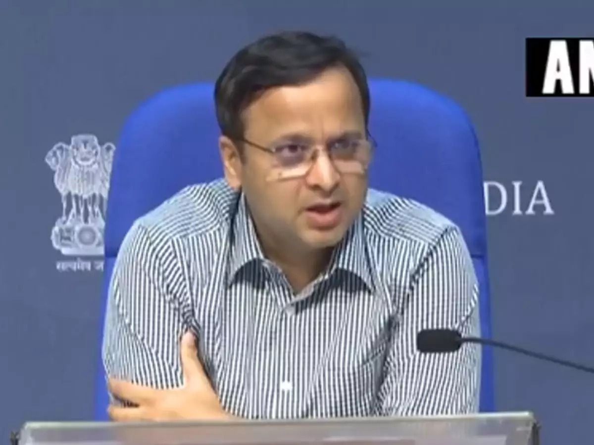 रैपिड टेस्ट में एक राज्य सरकार से शिकायत मिली है, इसके नतीजों में सामान्य से ज्यादा अंतर आ रहा है। हम इसको देख रहे हैं। अगले 2 दिन तक राज्य रैपिड टेस्ट का इस्तेमाल ना करेंः आईसीएमआर