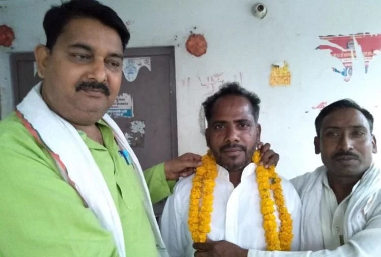 सुभासपा से घोषित प्रत्याशी दिन भर लेते रहे बधाइयां, शाम को बोले- मैं सपा का सदस्य हूं