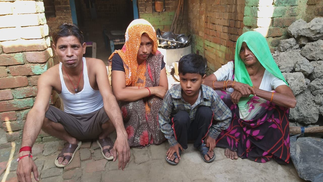 निर्धनता काअभिशाप, आयुष्मान कार्ड भी इस बच्चे की बीमारी के सामने बौना पड़ गया