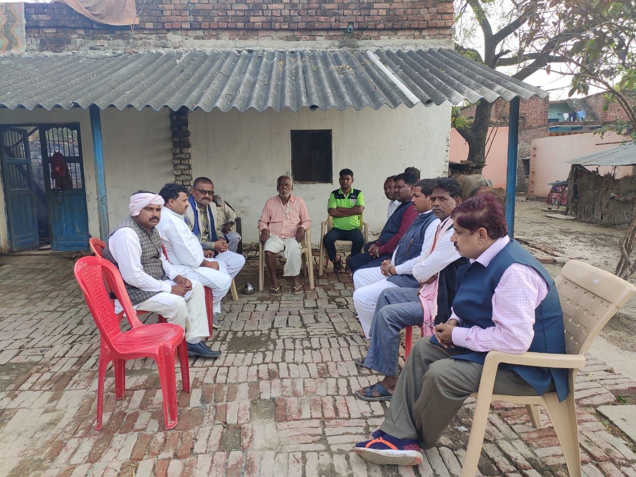 प्रदेश उपाध्यक्ष का संदेश लेकर पहुचे कांग्रेसी मृतकों के घर