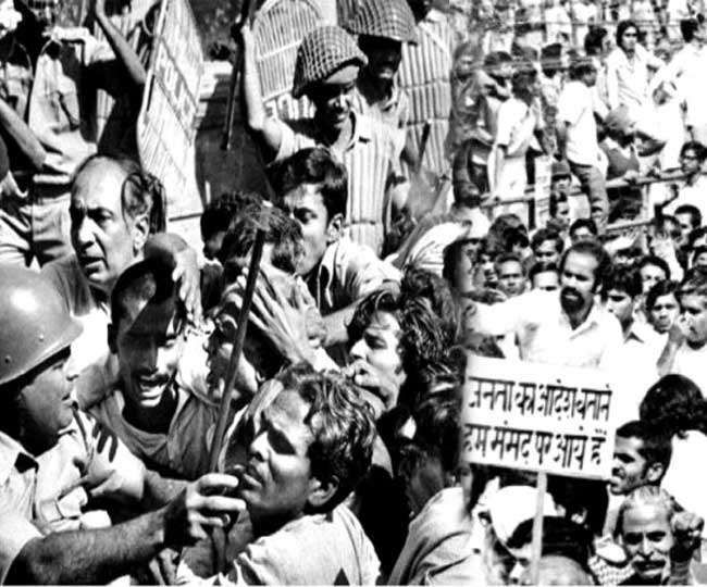 आपातकाल की दरिंदगी और वर्तमान संकटों से लड़ने का संकल्प – प्रोफेसर (डॉ.) योगेन्द्र यादव आपातकाल की दरिंदगी और वर्तमान संकटों से लड़ने का संकल्प – प्रोफेसर (डॉ.) योगेन्द्र यादव