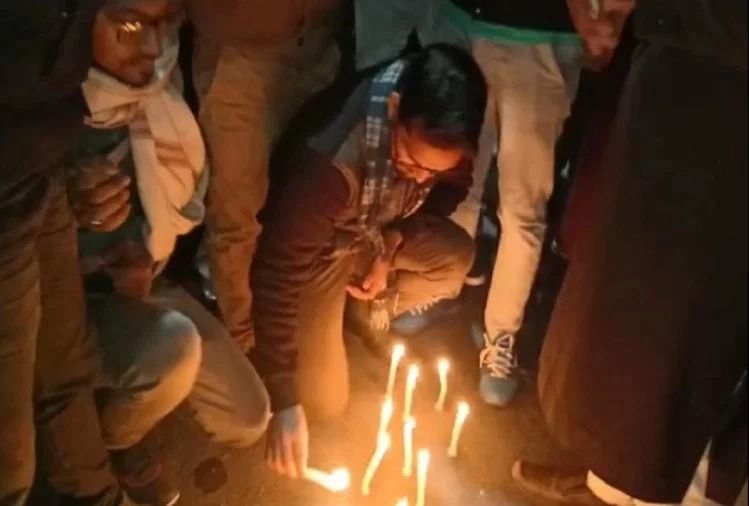 जेएनयू हिंसा को लेकर एएमयू में कैंडल मार्च, छात्रों को समर्थन का एलान, आज तिरंगा मार्च
