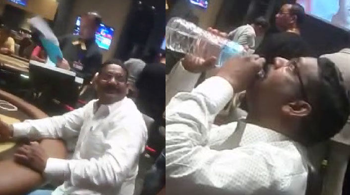 शराब के नशे में जुआ खेलते नजर आए महाराजगंज के बीजेपी विधायक, वीडियो वायरल शराब के नशे में जुआ खेलते नजर आए महाराजगंज के बीजेपी विधायक, वीडियो वायरल