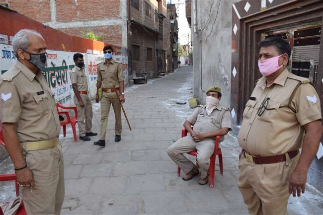 हॉट स्पॉट क्षेत्रों में ड्यूटी कर रहे पुलिस अधिकारियों/जवानों की नियमित जांच जरूरी – प्रोफेसर डॉ. योगेन्द्र यादव