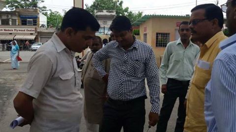 नगर निगम में बीजेपी पार्षद का हाई वोल्टेज ड्रामा, कार्यालय के बाहर नारेबाजी नगर निगम में बीजेपी पार्षद का हाई वोल्टेज ड्रामा, कार्यालय के बाहर नारेबाजी