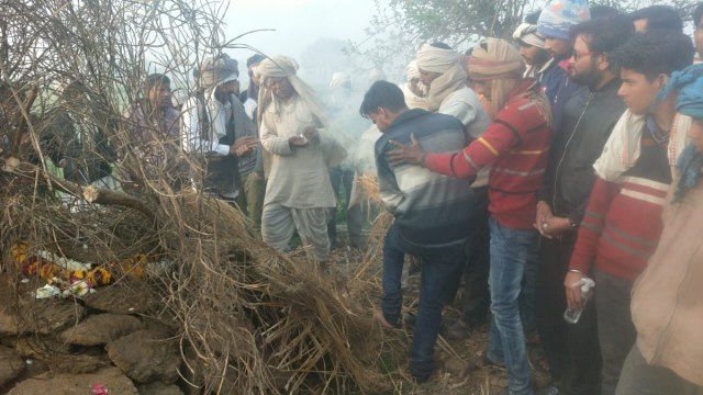 पचावर पहुंचा एसएसबी जवान का पार्थिव शरीर छोटे भाई ने दी मुखाग्नि पचावर पहुंचा एसएसबी जवान का पार्थिव शरीर छोटे भाई ने दी मुखाग्नि
