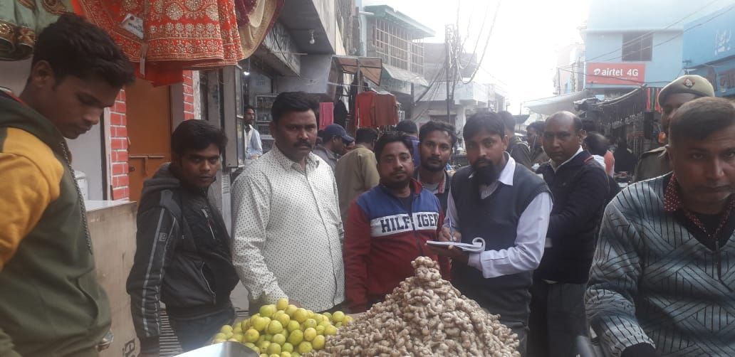 पॉलिथीन को लेकर चलाया सर्च अभियान पॉलिथीन को लेकर चलाया सर्च अभियान