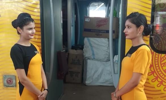 तेजस एक्सप्रेस : 9:55 बजे दिल्ली रवाना, मुख्यमंत्री योगी आदित्यनाथ ने दिखाई हरी झंडी तेजस एक्सप्रेस : 9:55 बजे दिल्ली रवाना, मुख्यमंत्री योगी आदित्यनाथ ने दिखाई हरी झंडी