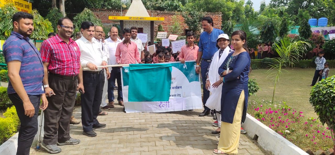 बापू की जयंती पर स्वच्छता के प्रति जन जागरूकता रैली निकाली गई बापू की जयंती पर स्वच्छता के प्रति जन जागरूकता रैली निकाली गई