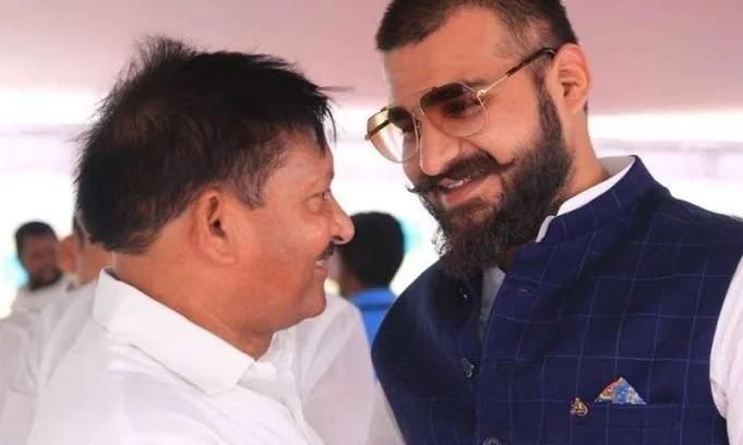 बनारस पहुंचे अब्बास अंसारी युवाओं के आकर्षण का केंद्र रहे बनारस पहुंचे अब्बास अंसारी युवाओं के आकर्षण का केंद्र रहे