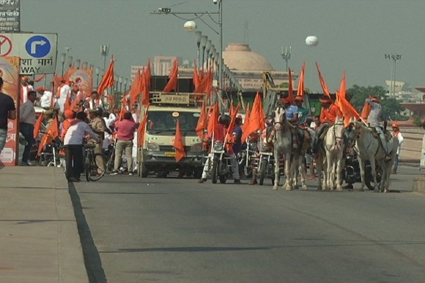 लखनऊ में निकली जय श्रीराम विजयादशमी शोभायात्रा