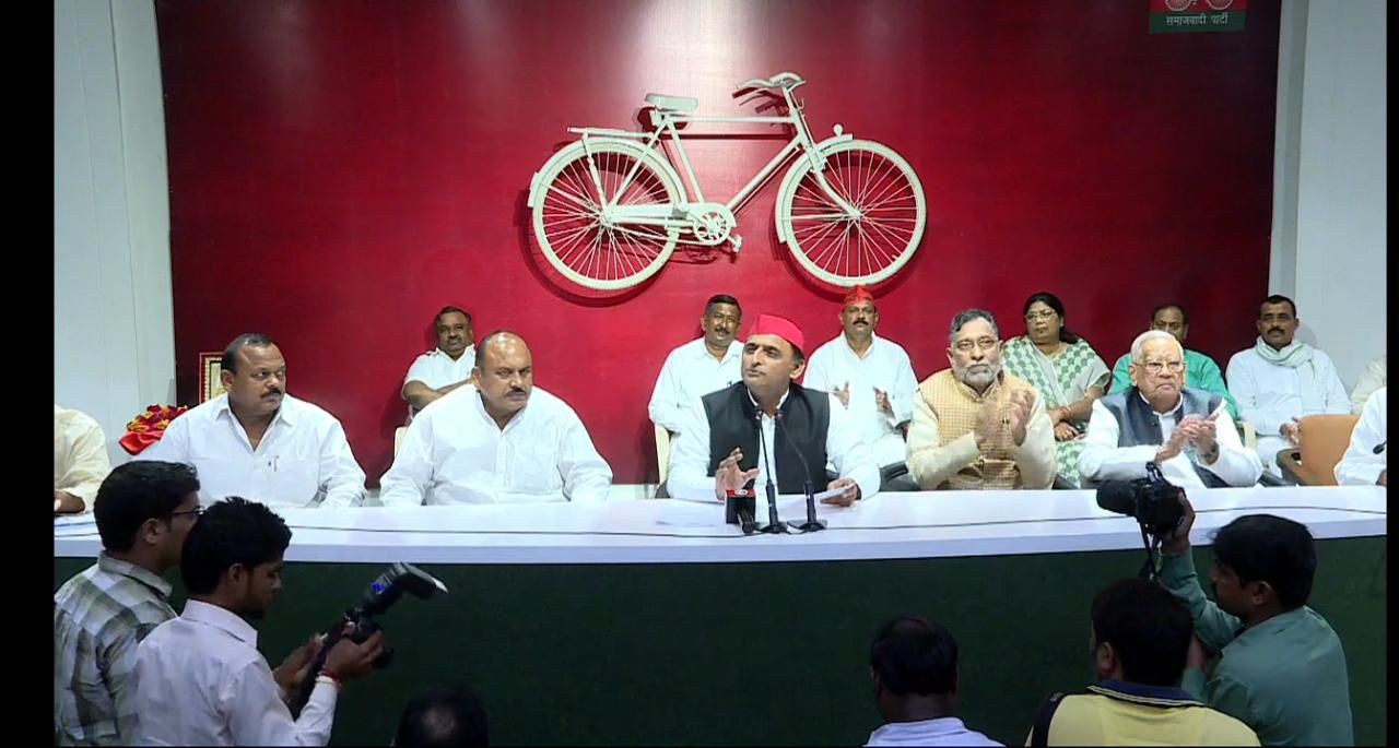 बसपा सरकार में पूर्व स्वास्थ्य राज्यमंत्री रहे घूरा राम समाजवादी पार्टी में  शामिल.हुए