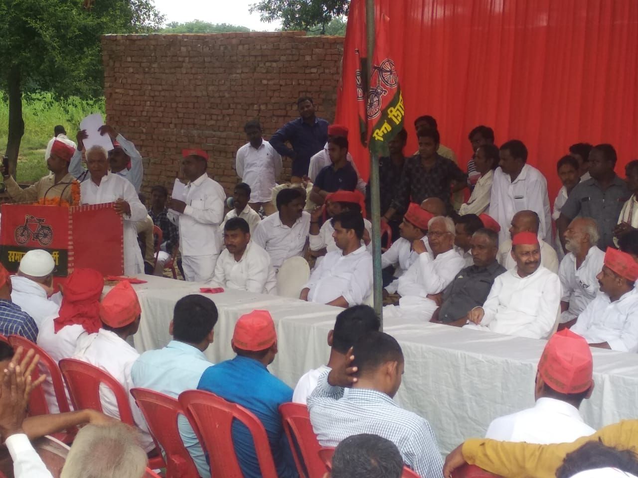 राज्य की भ्रस्टाचारी सरकार गरीबों, किसानों और बेरोजगारों का उत्पीड़न कर रही राज्य की भ्रस्टाचारी सरकार गरीबों, किसानों और बेरोजगारों का उत्पीड़न कर रही