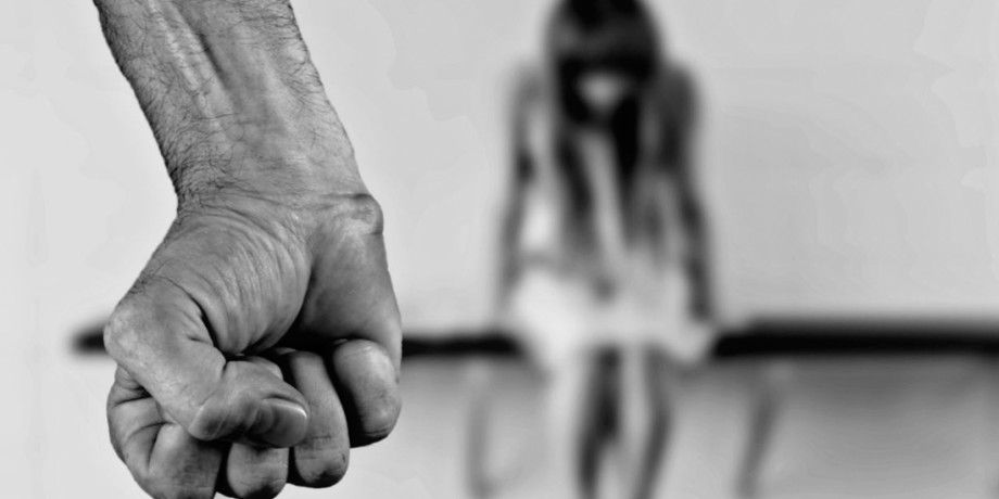 नशे में धुत पिता ने कलंकित किया पिता-पुत्री का रिश्ता नशे में धुत पिता ने कलंकित किया पिता-पुत्री का रिश्ता