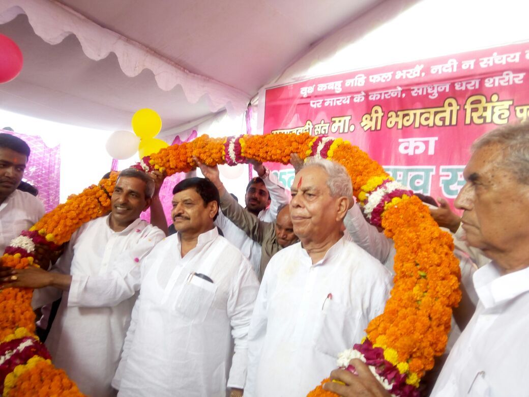 शिवपाल सिंह यादव पहुचे भगवती सिंह के जन्मदिन की बधाई देने