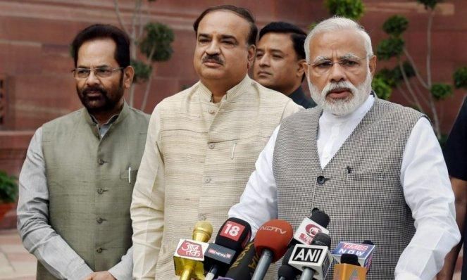 मानसून सत्र के लिए संसद पहुंचे पीएम मोदी मानसून सत्र के लिए संसद पहुंचे पीएम मोदी