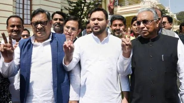 आरजेडी ने भी कांग्रेस को दिया जोर का झटका, दोनों सीटों पर उतारे RS प्रत्याशी आरजेडी ने भी कांग्रेस को दिया जोर का झटका, दोनों सीटों पर उतारे RS प्रत्याशी
