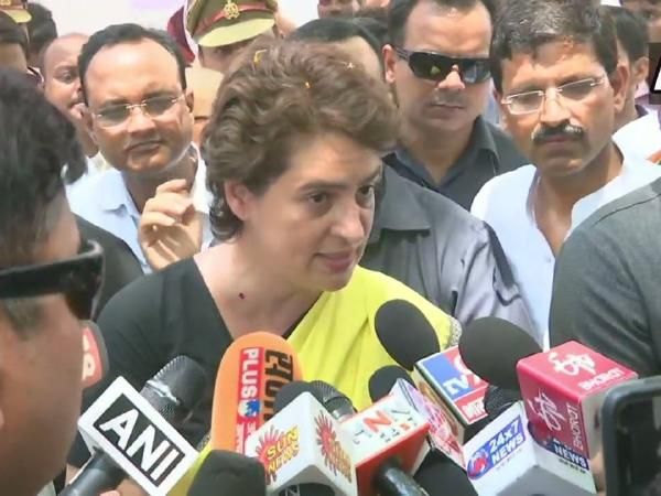 वोट कटवा बयान से पलटीं प्रियंका गांधी, अब बोलीं- कांग्रेस का कोई उम्मीदवार कमजोर नहीं वोट कटवा बयान से पलटीं प्रियंका गांधी, अब बोलीं- कांग्रेस का कोई उम्मीदवार कमजोर नहीं