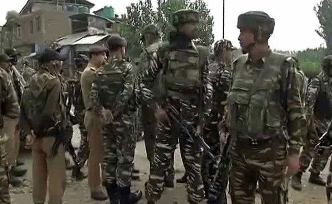 पुलवामा : सुरक्षाबलों ने 2 आतंकियों को ढेर किया पुलवामा : सुरक्षाबलों ने 2 आतंकियों को ढेर किया