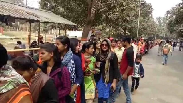 महाशिवरात्रि : बीएचयू के विश्वनाथ मंदिर में भी उमड़ी भक्तों की भीड़