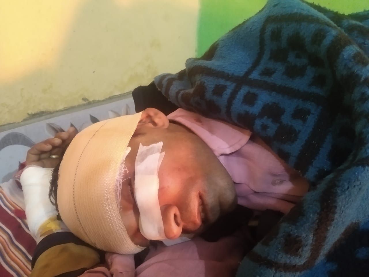 विक्रम टैम्पू पलटा,एक की मौत,दो घायल