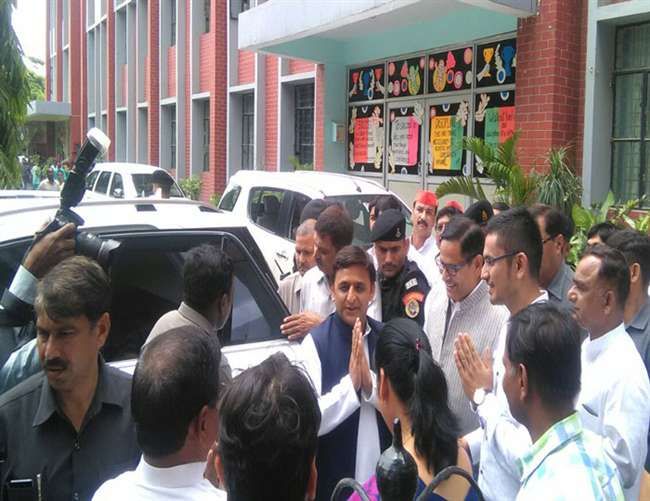 सीएम योगी आदित्यनाथ नोएडा न जाते तो यूपी में चार चुनाव न हारते : अखिलेश यादव