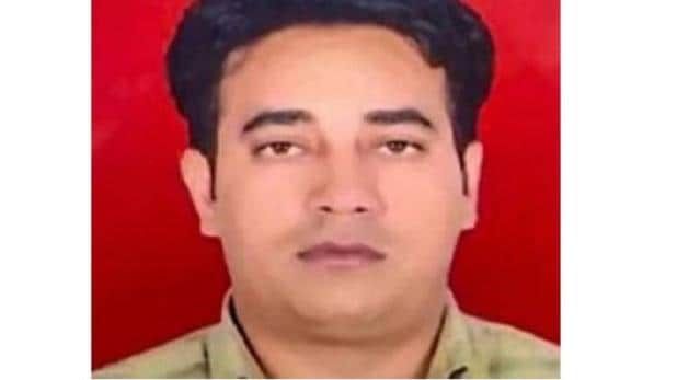 दिल्ली हिंसा के दौरान मारे गए इंटेलिजेंस ब्यूरो (आईबी) के कर्मचारी अंकित शर्मा के परिवार वालों को जल्द एक करोड़ दिया जाएगा. कैबिनेट बैठक में एक करोड़ रुपये की सम्मान राशि देने पर मुहर लगा दी