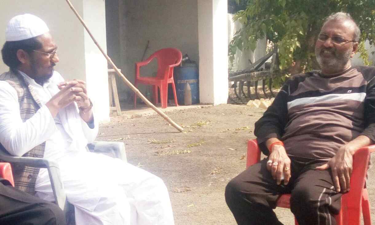 शाहगंज: पूर्व मंत्री शैलेन्द्र यादव ललई की बड़ी माता के निधन पर आज हाफ़िज़ खुर्शीद साहब ने आवास पर पहुंच कर खेराजे अक़ीदत पेश की