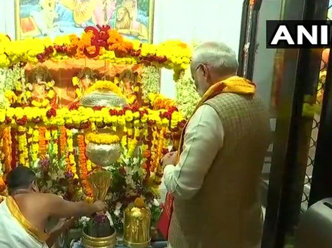 मस्कट के मोतिश्वर मंदिर में पीएम