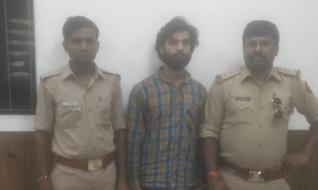 नोएडा एक्सप्रेसवे थाना पुलिस को मिली बड़ी कामयाबी 25,000 हजार के इनामी को धर दबोचा नोएडा एक्सप्रेसवे थाना पुलिस को मिली बड़ी कामयाबी 25,000 हजार के इनामी को धर दबोचा