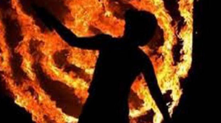 बाराबंकी में किशोरी को जिंदा जलाया, आरोपी फरार बाराबंकी में किशोरी को जिंदा जलाया, आरोपी फरार