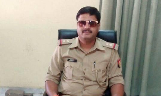 जौनपुर  : बहुचर्चित जवाहर बाग कांड की दूसरी पुण्यतिथि आज, शहीद संतोष यादव की पत्नी और बच्चे 10:00 बजे , शहीद को देंगे श्रद्धांजलि, जौनपुर में होंगे कई कार्यक्रम, अधिकारी भी रहेंगे मौजूद