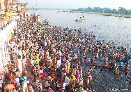 आज ही यमराज अपनी बहन यमुना से मिलने गए थे और बरदान दिया था! आज ही यमराज अपनी बहन यमुना से मिलने गए थे और बरदान दिया था!
