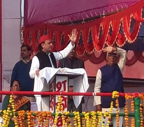 बीजेपी के लोग झूठ बोलने के साथ ही होशियार हैं : अखिलेश यादव