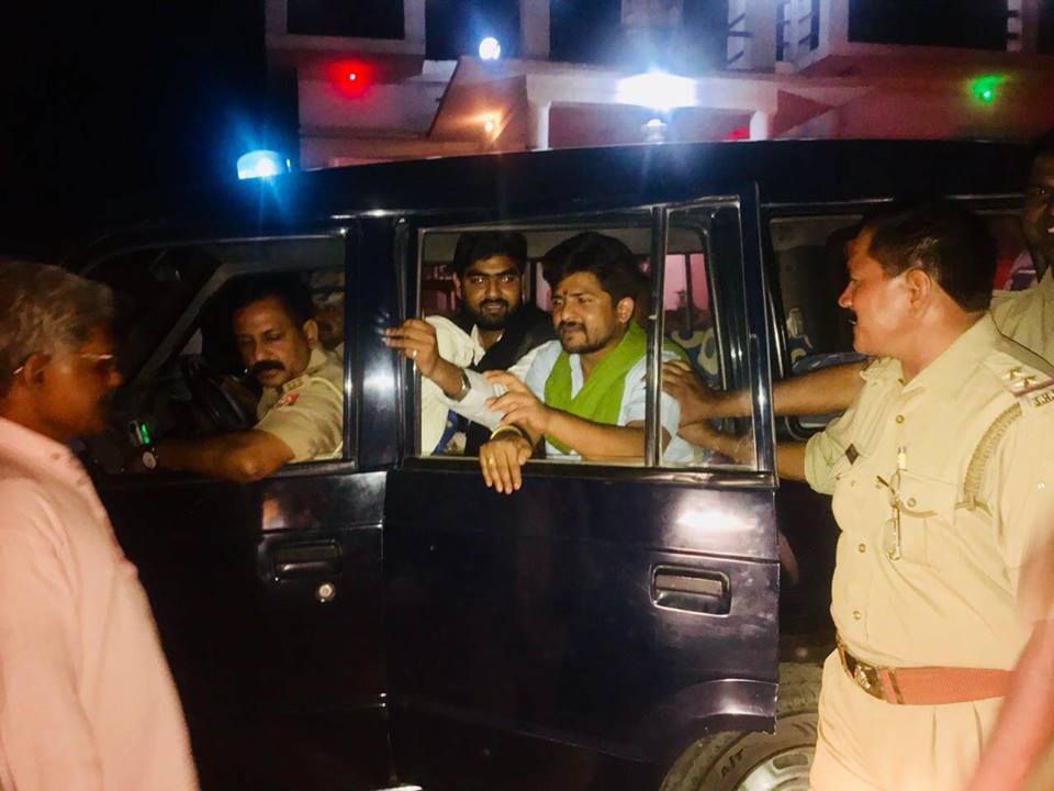 सपा नेता मोनू दुबे गिरफ्तार