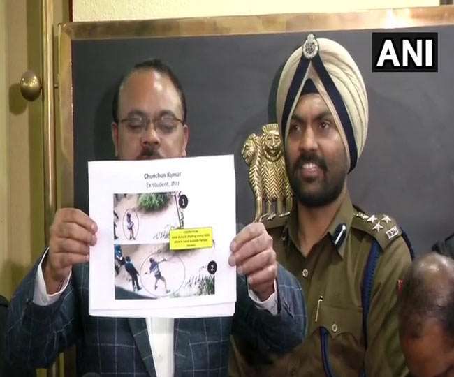 पुलिस ने की 9 आरोपितों की पहचान, छात्र संघ अध्यक्ष आइशी घोष का भी नाम शामिल पुलिस ने की 9 आरोपितों की पहचान, छात्र संघ अध्यक्ष आइशी घोष का भी नाम शामिल