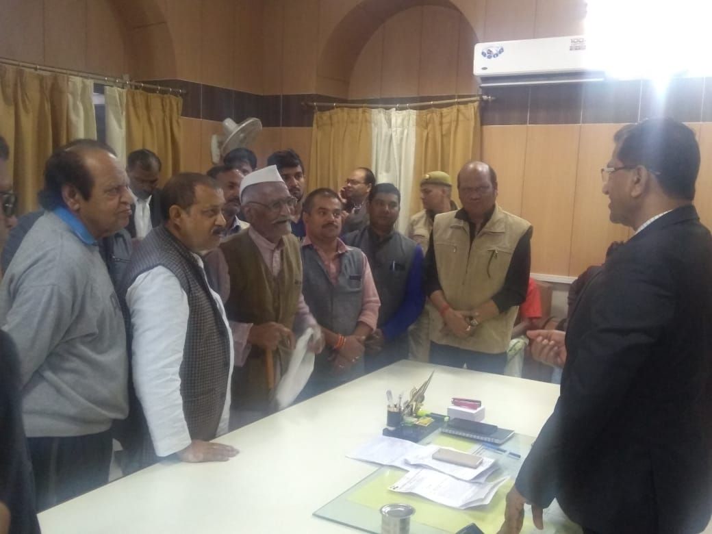 सीतापुर- सीएमएस डॉ.एके.अग्रवाल की अभद्रता से आहत, एकमात्र जीवित स्वतंत्रता संग्राम सेनानी शिव नारायण लाल शर्मा ने जिलाधिकारी से मांगी इच्छा मृत्यु की अनुमति