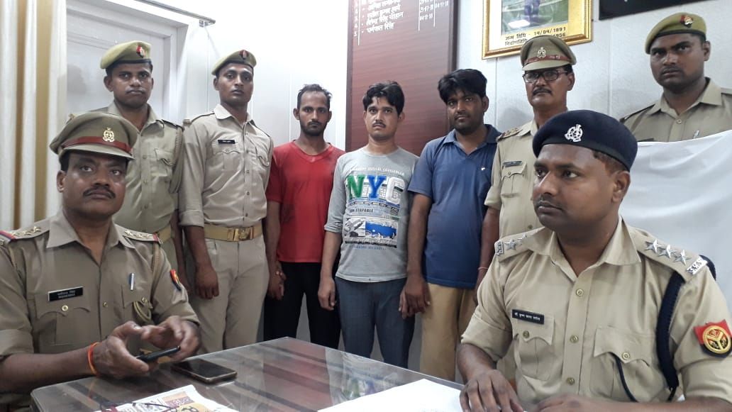 संभल : वारंटी /वांछित अभियुक्तों की गिरफ्तारी हेतु चलाए जा रहे अभियान के अंतर्गत पुलिस द्वारा गिरफ्तार किए गए अभियुक्त तथा थाना असमोली पुलिस द्वारा गिरफ्तार किए गए वारंटी