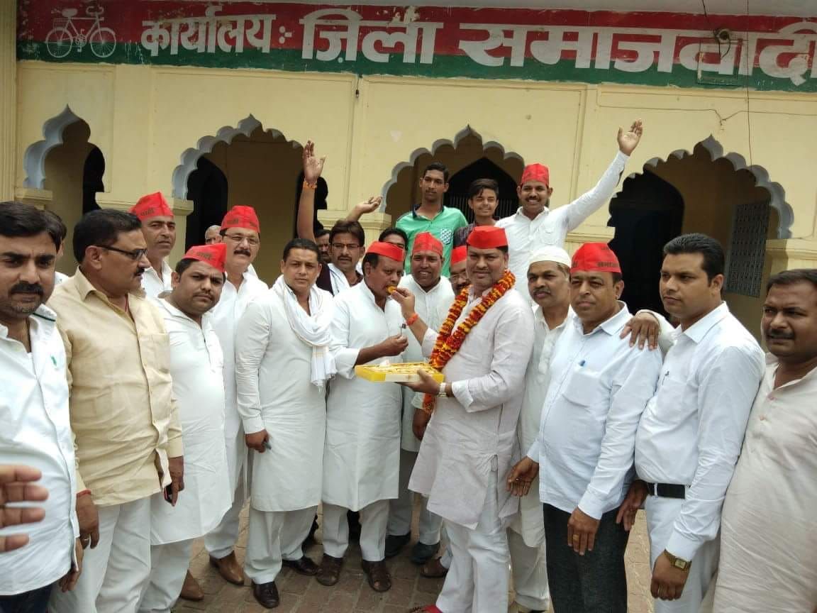 उप चुनाव में विजय से सपाई गदगद