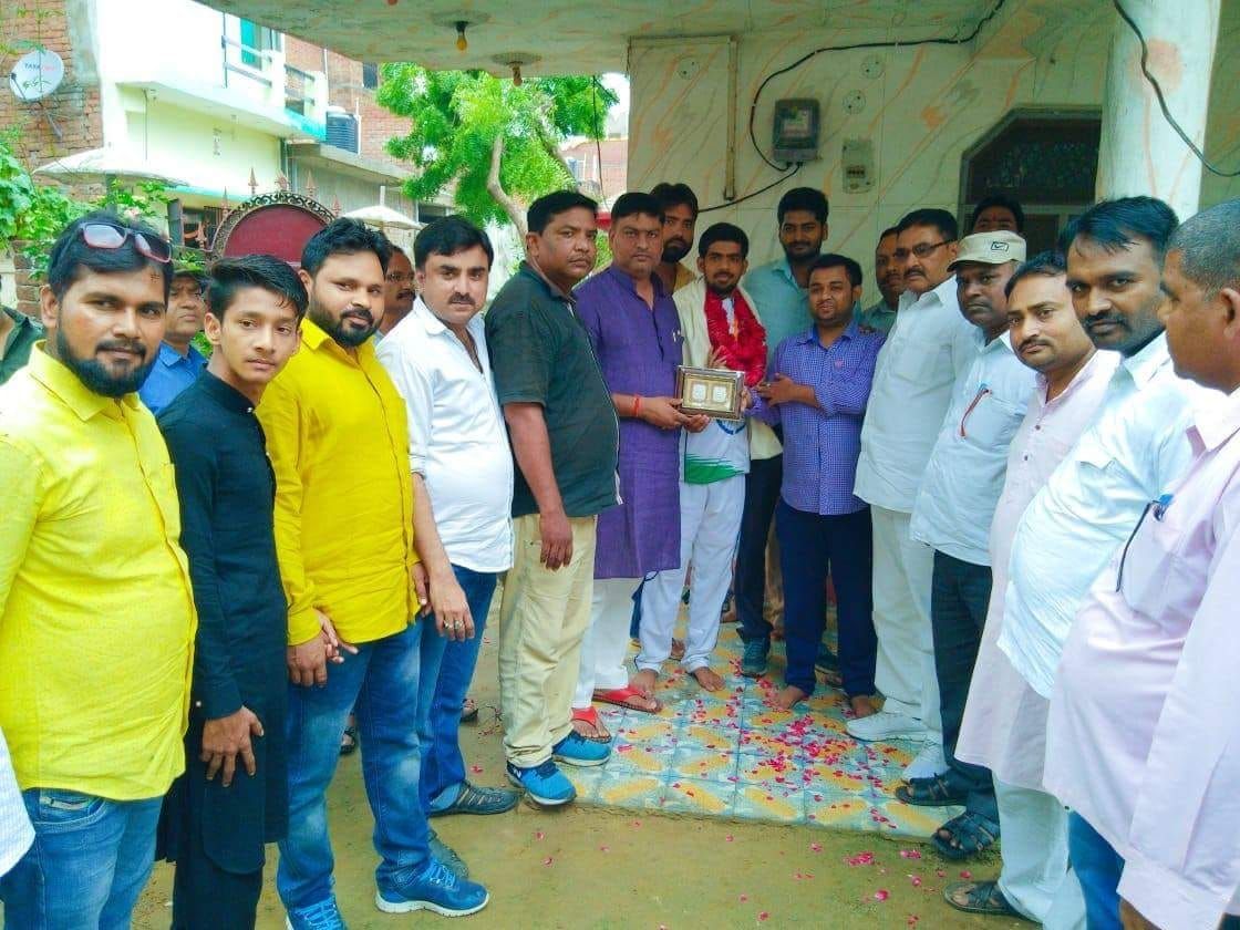 फैज़ाबाद के मुदित राघव पूरे देश को नाज है तुम पर : पवन पांडेय फैज़ाबाद के मुदित राघव पूरे देश को नाज है तुम पर : पवन पांडेय