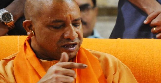 मायावती के सामने जूते उतारकर छोटी कुर्सी पर बैठते हैं अखिलेश, यही उनकी हैसियत: योगी मायावती के सामने जूते उतारकर छोटी कुर्सी पर बैठते हैं अखिलेश, यही उनकी हैसियत: योगी