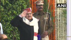 दिल्ली में बीजेपी अध्यक्ष जेपी नड्डा ने पार्टी मुख्यालय में 71वें गणतंत्र दिवस के मौके पर तिरंगा फहराया. जेपी नड्डा ने इस बार बतौर बीजेपी अध्यक्ष पहली बार झंडारोहण किया है.