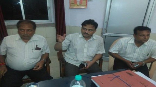 सरेशाम हाईवे पर सर्राफ से 15 लाख का सोना लूटा सरेशाम हाईवे पर सर्राफ से 15 लाख का सोना लूटा