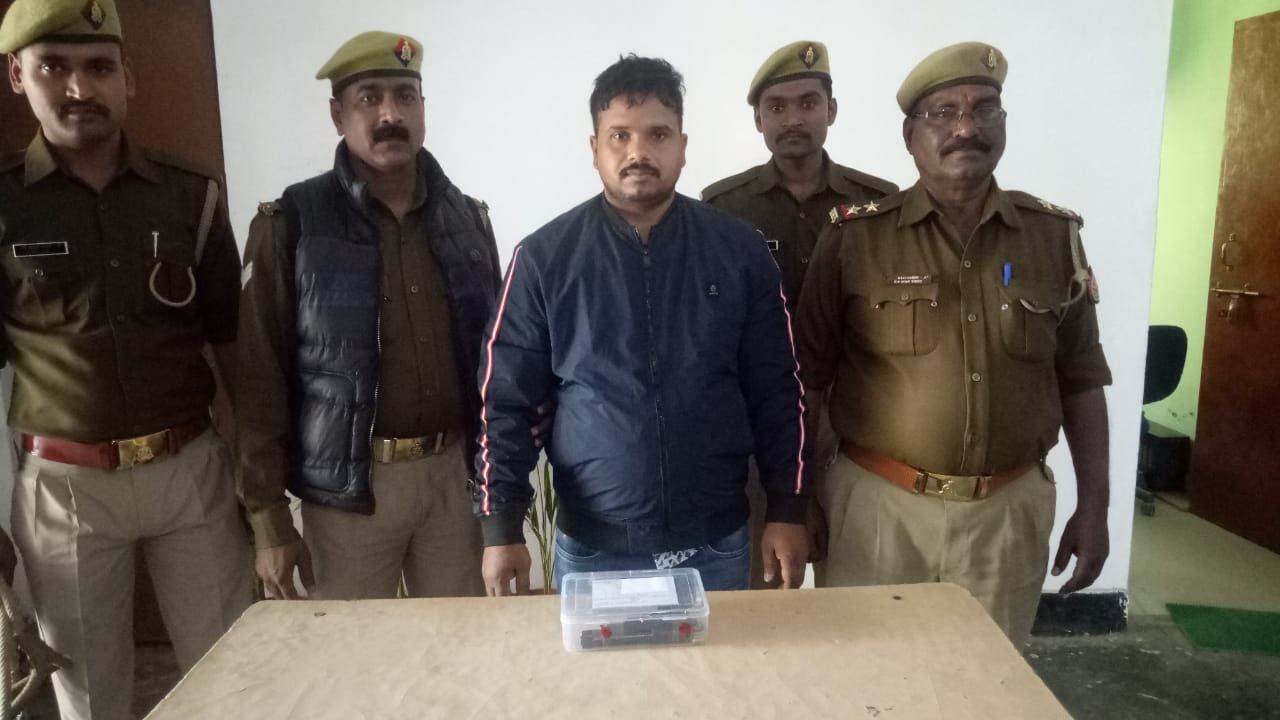 पुलिस के हत्थे चढ़े असलहों के सौदागर