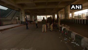 दिल्ली पुलिस स्पेशल कमिश्नर सतीश गोलचा ने कहा, प्रदर्शनकारी मेट्रो स्टेशन से हट गए हैं, मौजपुर चौक भी खाली है। 66 फुटा रोड से सभी प्रदर्शनकारी हट गए हैं।