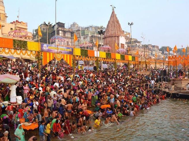 कार्तिक पूर्णिमा भगवान शिव त्रिपुरासुर का अंत करके बने त्रिपुरारी वा रुद्राक्ष का अवतरण