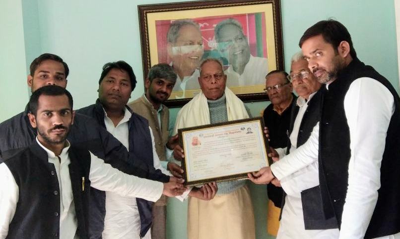 समाजवादी अध्ययन केंद्र ने भगवती सिंह को सम्मानित किया