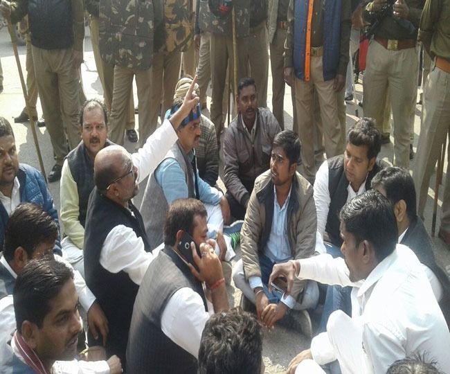 युवा उद्घोष के लिए काशी पहुंचे शाह आैर योगी को झेलना पड़ा कांग्रेसियों का विरोध युवा उद्घोष के लिए काशी पहुंचे शाह आैर योगी को झेलना पड़ा कांग्रेसियों का विरोध